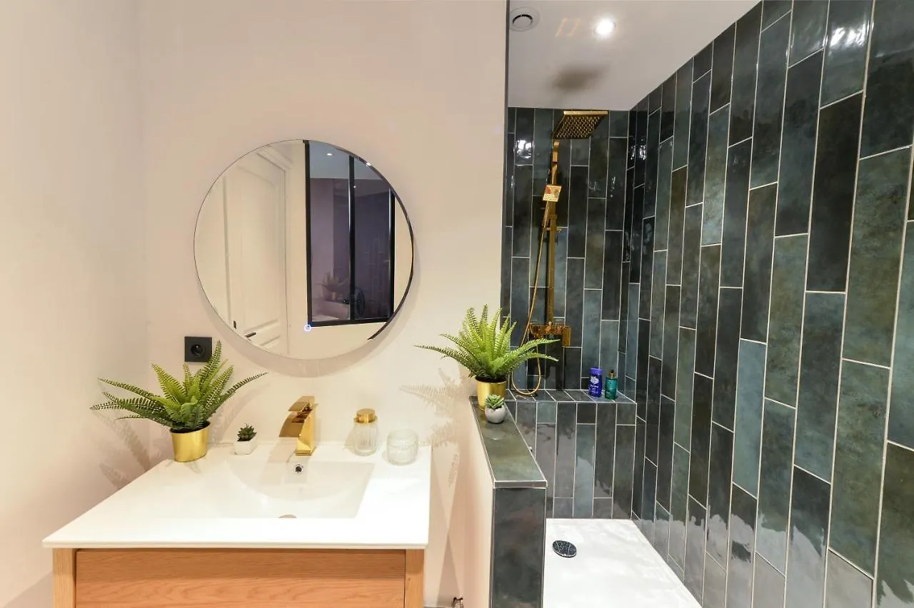 Suite Jacuzzi, Chic Romantique Climatise A 50 M Du Metro Villeurbanne